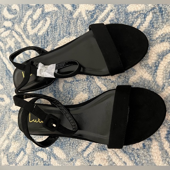 NWT Darryian Black Suede Ankle Strap Sandals - Picture 3 of 8